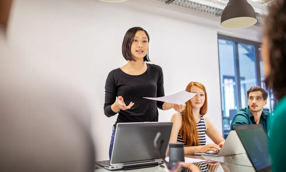 quiet leader inspiring team meeting